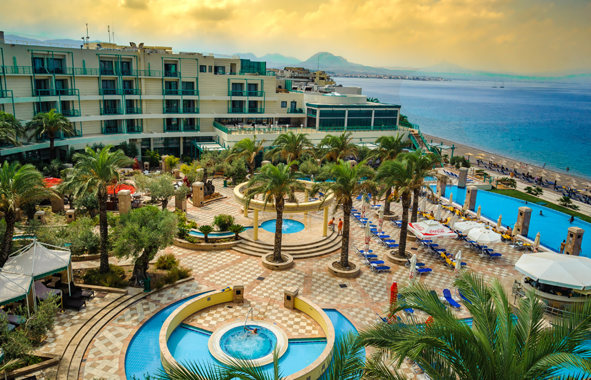 Club Hotel Casino Loutraki 5*: 109€ από 310€ για 2ήμερη απόδραση 2 Ατόμων με Πρωινό, Γεύμα στο Ξενοδοχείο, Ποτά, Δώρο έκπληξη για τα μέλη του Ποντομάνια, Welcome drinks, Late check out, Εκπτώσεις σε Spa και Εστιατόρια