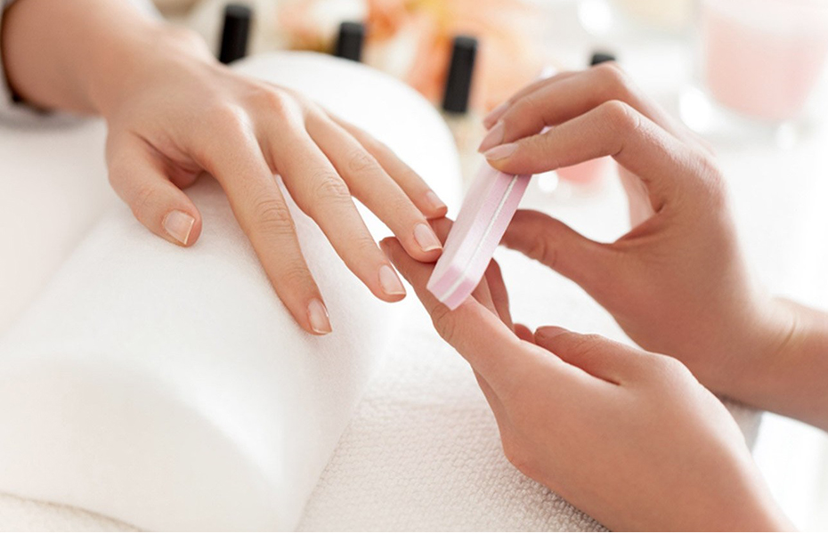 Από 9€ για Ημιμόνιμο Manicure, Φυσική Ενίσχυση & Σχηματισμό Φρυδιών, στο 